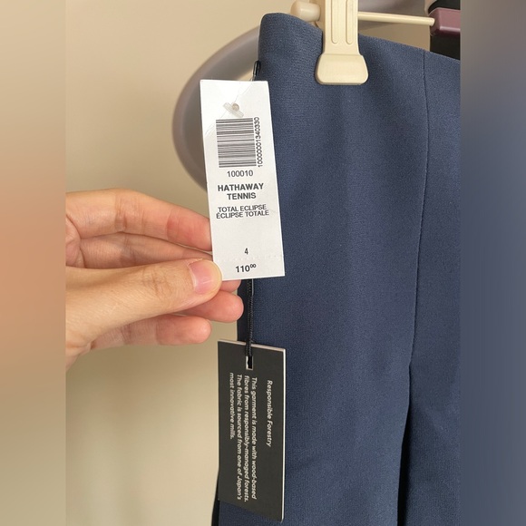 Hathaway Tennis Navy Pleated Skirt Size 4 - Picture 2 of 2